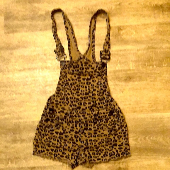 FASHION NOVA ANIMAL PRINT OVERALL SHORTS - Picture 2 of 7